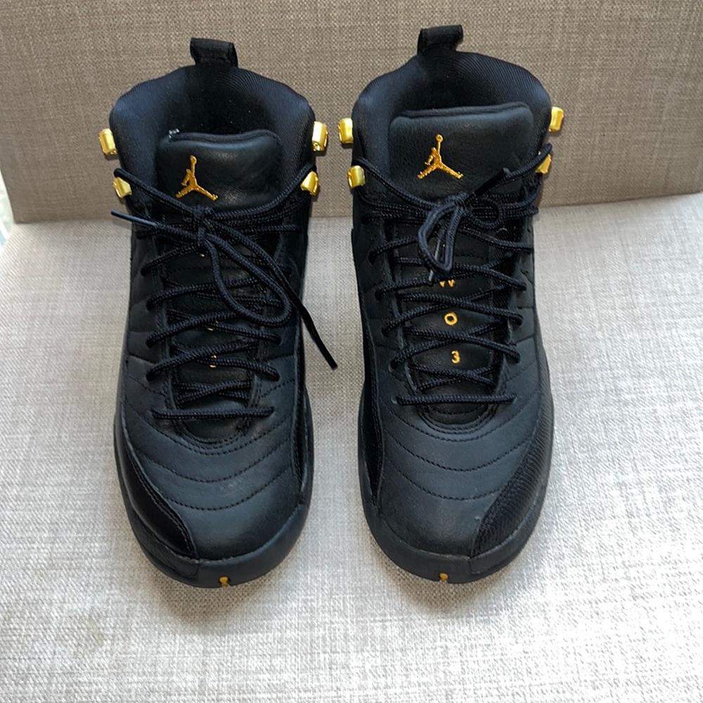 EUC Nike Air Jordan Retro Black Taxi Tennis Shoes Kids 5.5Y